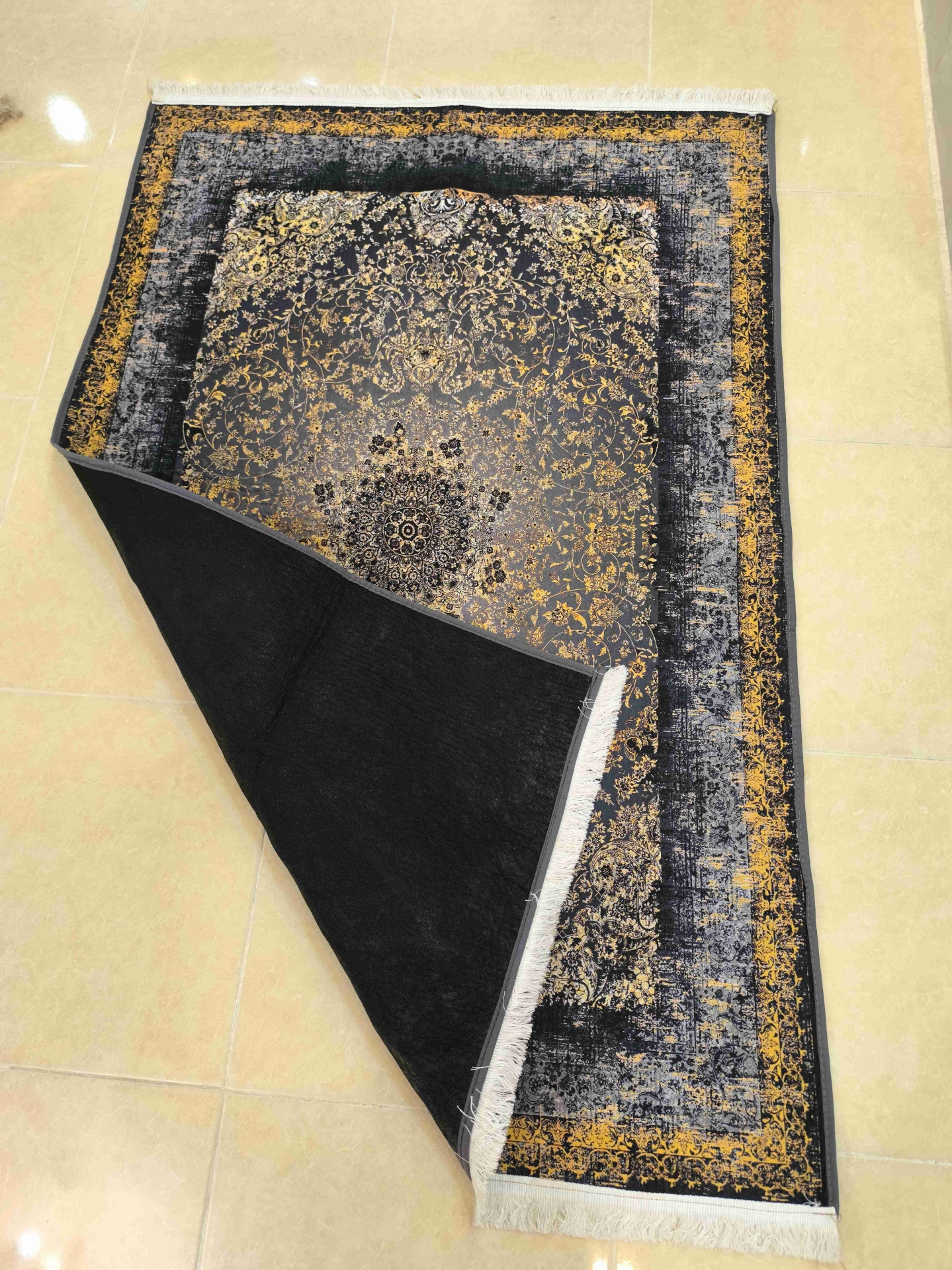  فرشینه کد12 مدل خاطره ابعاد 175*115 قیمت تولیدی برند محبوب چاریسه 